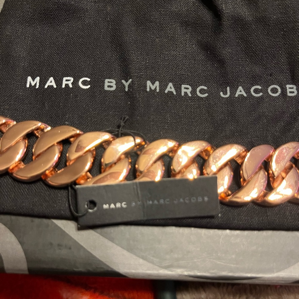 Marc Jacob’s NWT RoseGold Tone Chain Link Katie Logo Bracelet - Picture 5 of 11